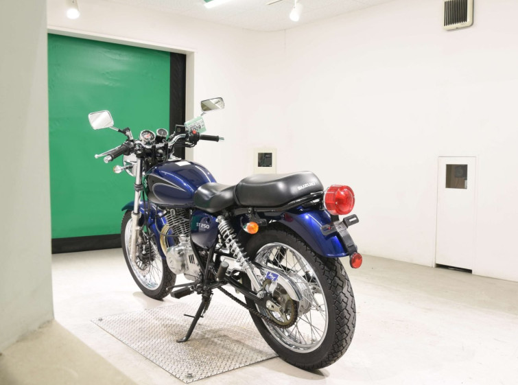 Мотоцикл Suzuki ST250E с пробегом 7200 km