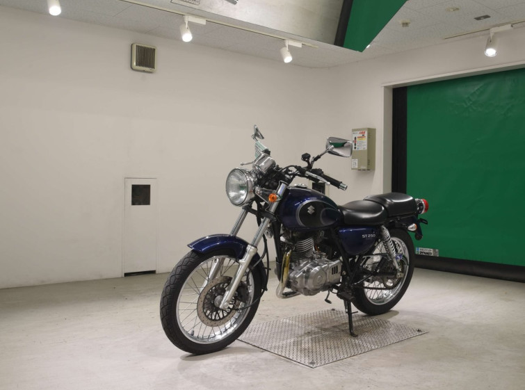 Мотоцикл Suzuki ST250E с пробегом 7200 km