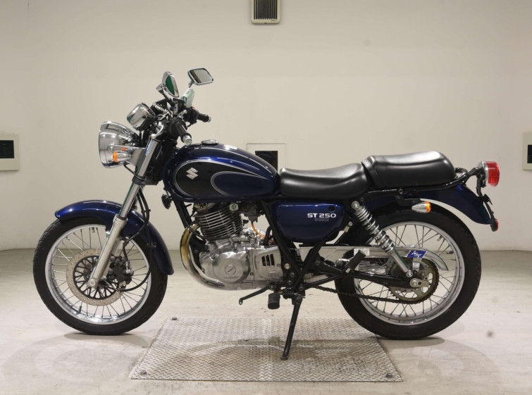 Мотоцикл Suzuki ST250E с пробегом 7200 km
