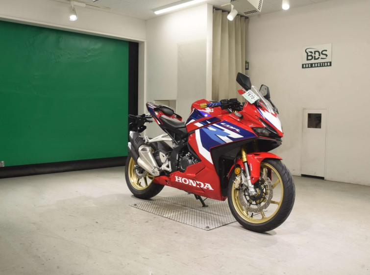 Мотоцикл Honda CBR250RR-2 с пробегом 1519 km