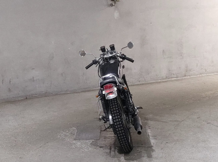 Мотоцикл Yamaha SR400 з пробігом 1100 km