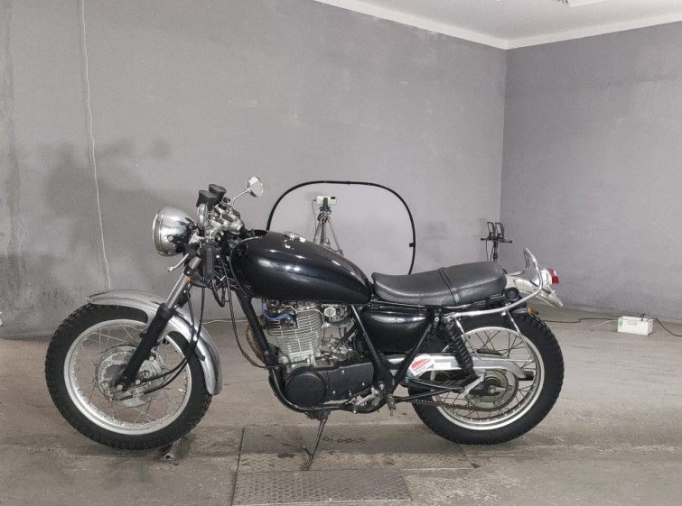 Мотоцикл Yamaha SR400 з пробігом 1100 km