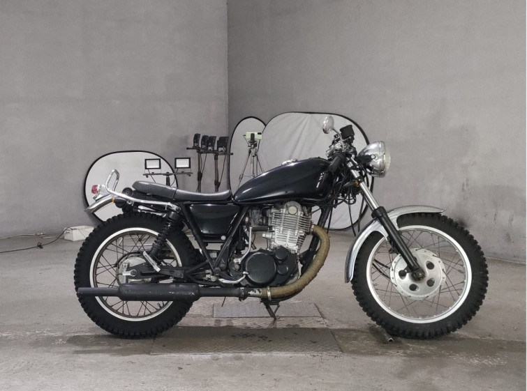 Мотоцикл Yamaha SR400 з пробігом 1100 km