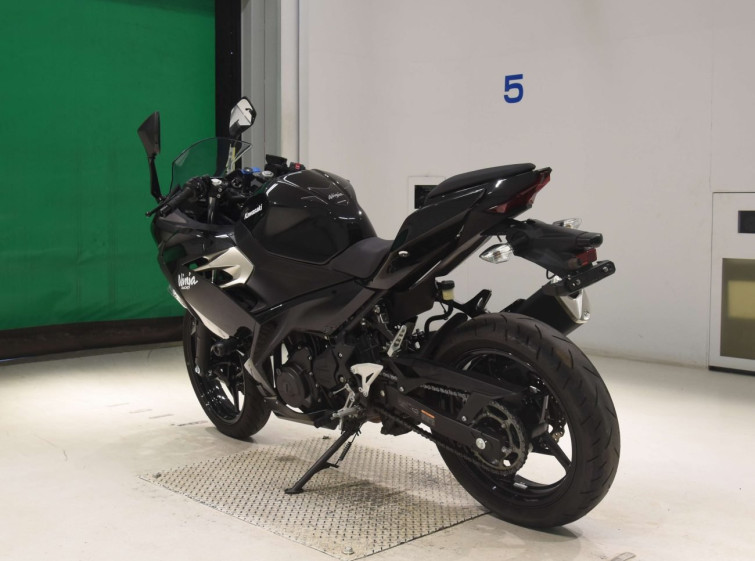 Мотоцикл Kawasaki NINJA400 з пробігом 13750 km