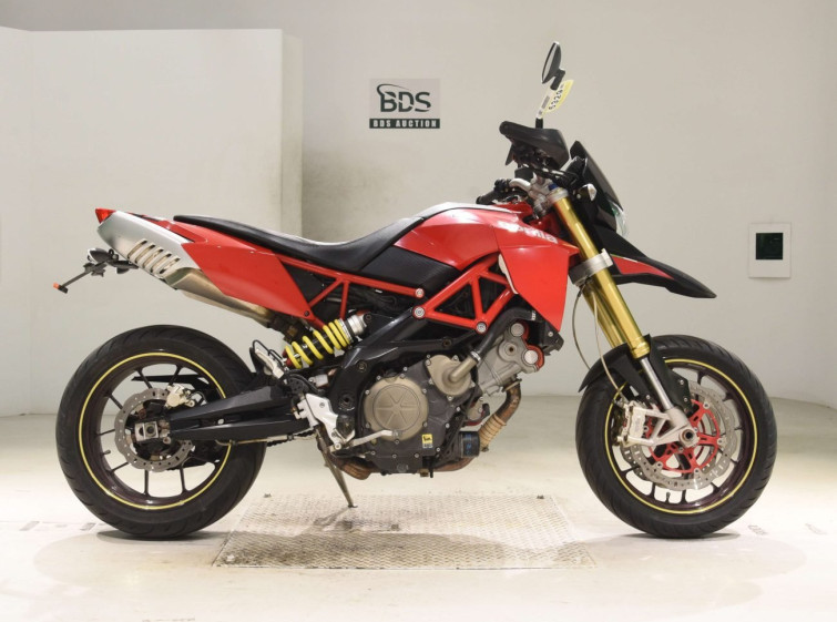 Мотоцикл Aprilia DORSODURO750