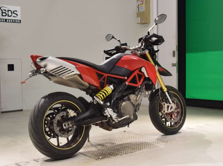 Мотоцикл Aprilia DORSODURO750
