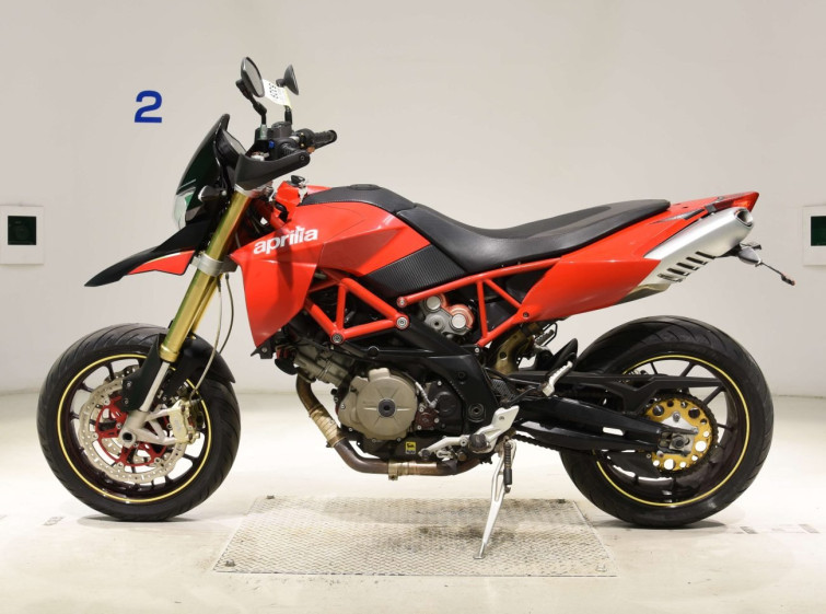 Мотоцикл Aprilia DORSODURO750