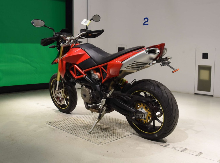 Мотоцикл Aprilia DORSODURO750