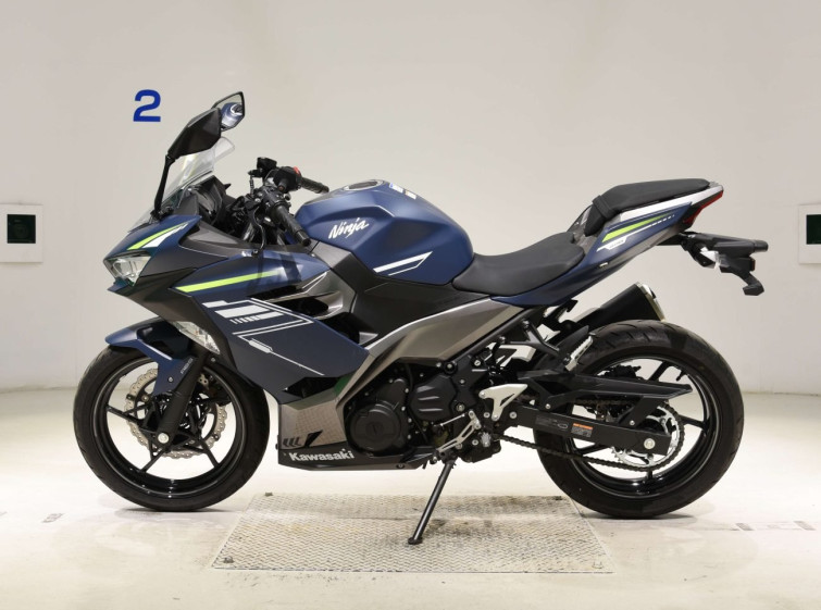 Мотоцикл Kawasaki NINJA400 с пробегом 5611 km