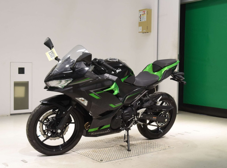 Мотоцикл Kawasaki NINJA400 с пробегом 1837 km