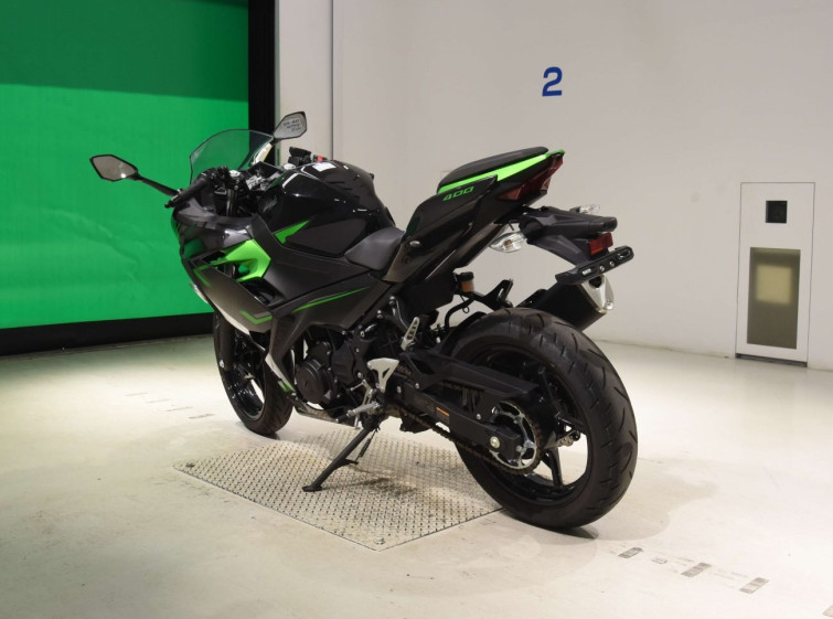Мотоцикл Kawasaki NINJA400 с пробегом 1837 km