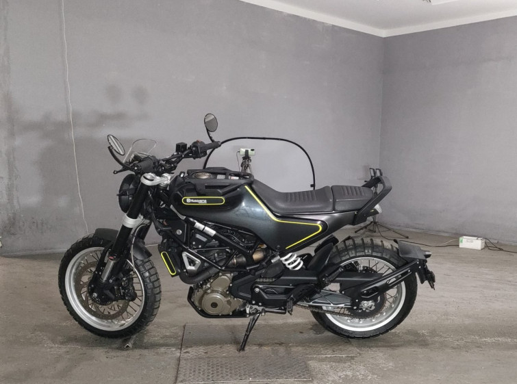 Мотоцикл Husqvarna SVARTPILEN 401 з пробігом 24993 km
