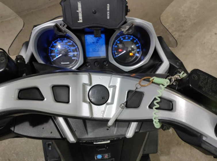 Мотоцикл Kawasaki J300 з пробігом 7988 km