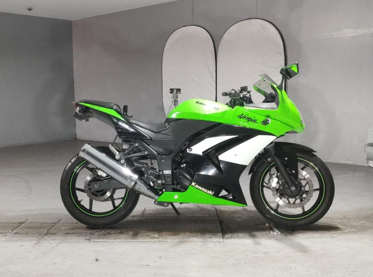 Мотоцикл Kawasaki NINJA250R з пробігом 66766 km