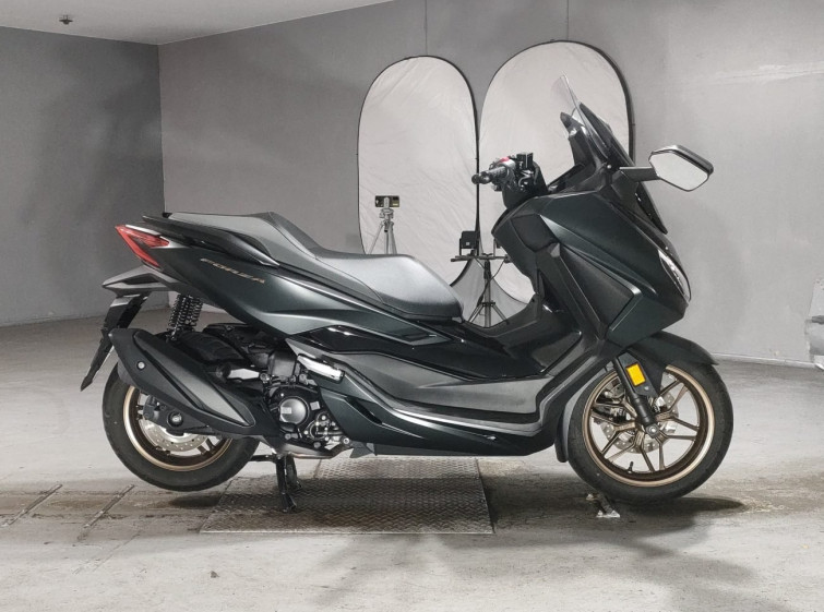 Мотоцикл Honda FORZA с пробегом 2142 km