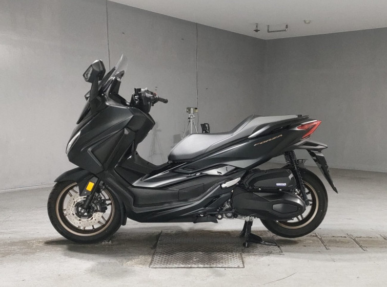 Мотоцикл Honda FORZA с пробегом 2142 km