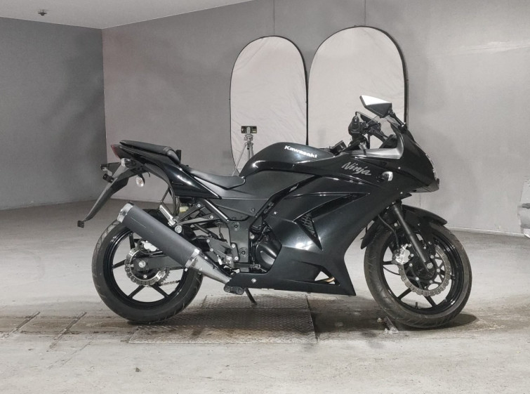 Мотоцикл Kawasaki NINJA250R с пробегом 799 km