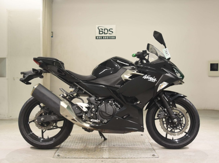 Мотоцикл Kawasaki NINJA400-2 з пробігом 32656 km