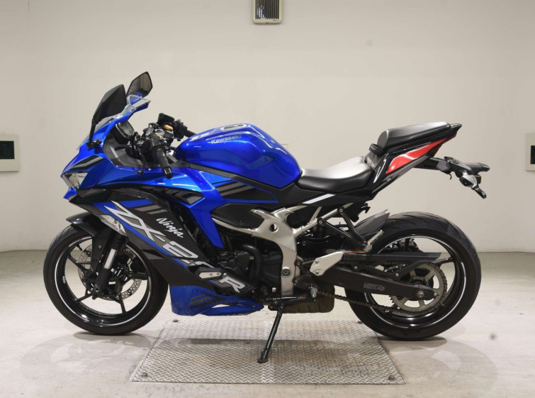 Мотоцикл Kawasaki zx-25r se з пробігом 33819 km