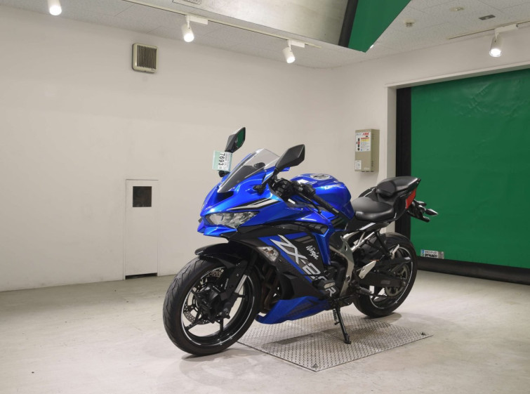 Мотоцикл Kawasaki zx-25r se з пробігом 33819 km