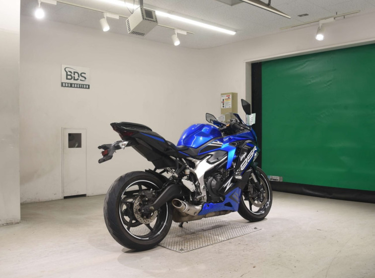 Мотоцикл Kawasaki zx-25r se з пробігом 33819 km