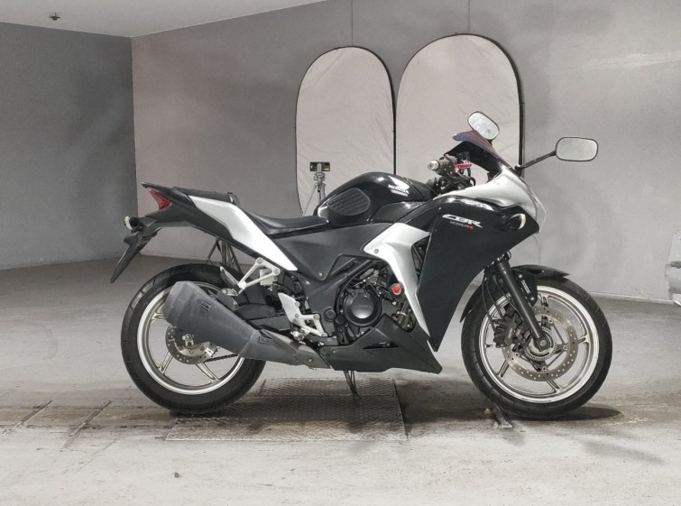 Мотоцикл Honda CBR250R з пробігом 33817 km