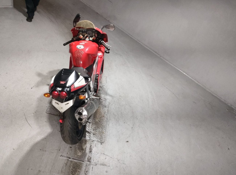 Мотоцикл Aprilia RSV1000R