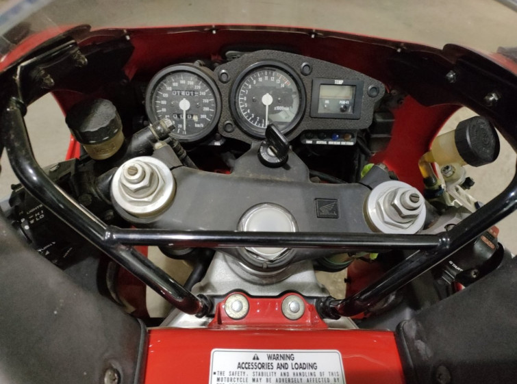 Мотоцикл Honda RVF750 с пробегом 14016 km