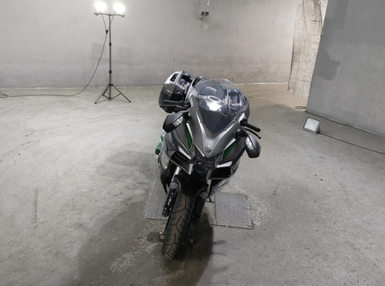 Мотоцикл Kawasaki NINJA H2 SX с пробегом 10772 km