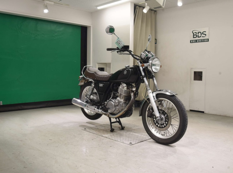 Мотоцикл Yamaha SR400