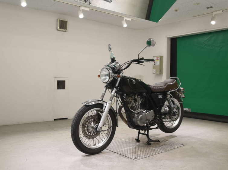 Мотоцикл Yamaha SR400