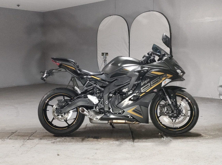Мотоцикл Kawasaki NINJA ZX-25R з пробігом 8861 km