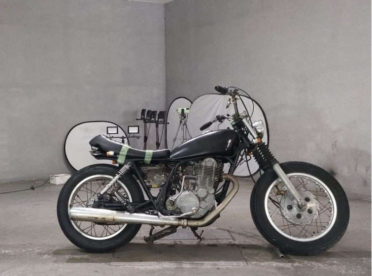 Мотоцикл Yamaha SR400 с пробегом 9015 km