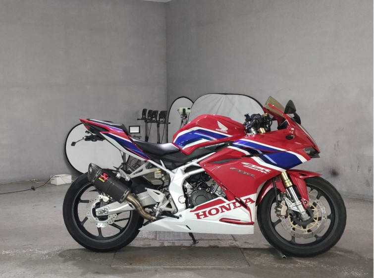 Мотоцикл Honda CBR250RR с пробегом 16182 km
