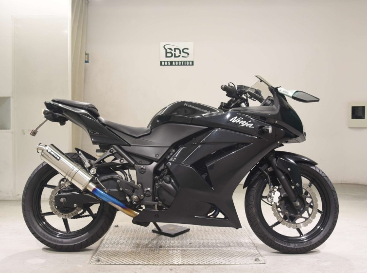 Мотоцикл Kawasaki ninja 250r з пробігом 13653 km