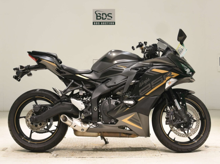 Мотоцикл Kawasaki ZX-25R с пробегом 3998 km