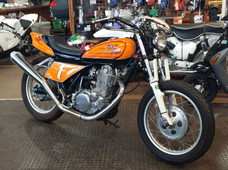 Мотоцикл Yamaha SR400 з пробігом 5 km