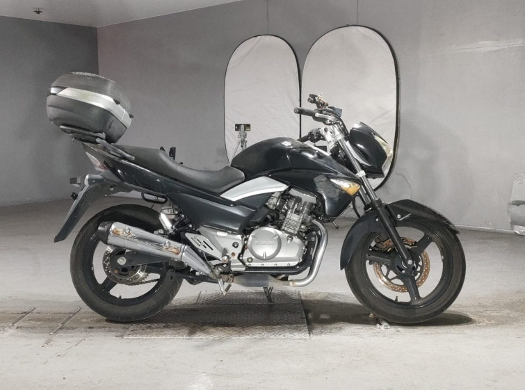 Мотоцикл Suzuki GSR250 з пробігом 47366 km