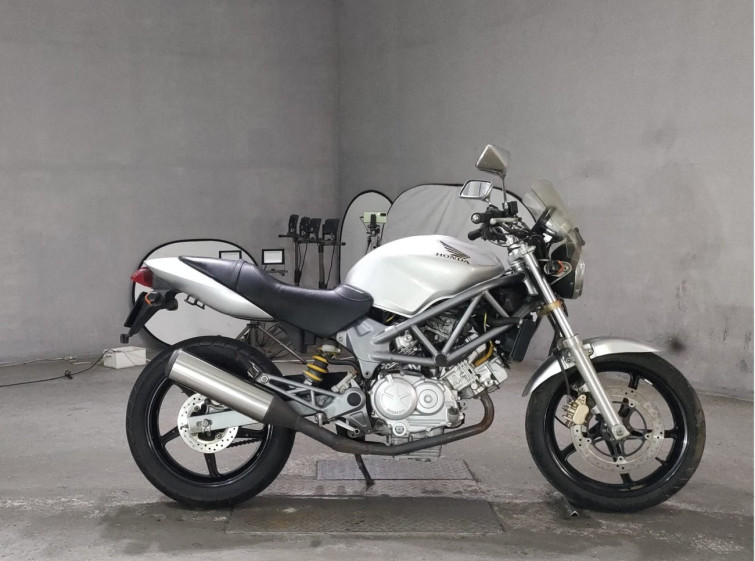 Мотоцикл Honda VTR250 з пробігом 18284 km