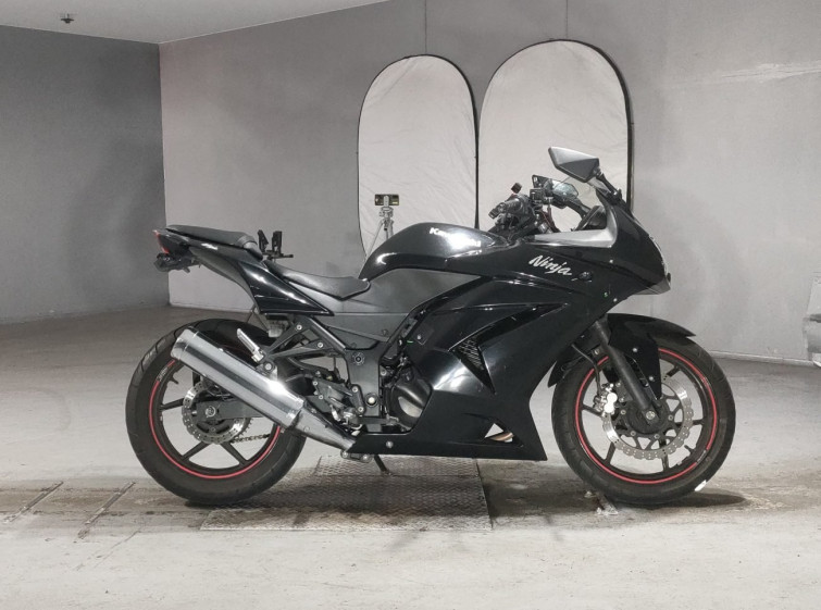 Мотоцикл Kawasaki NINJA250R з пробігом 26957 km