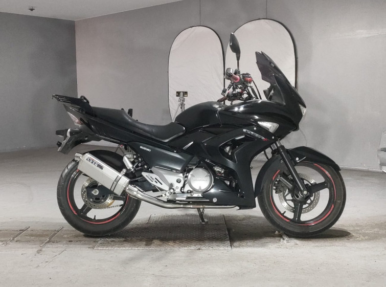 Мотоцикл Suzuki GSR250 з пробігом 29472 km