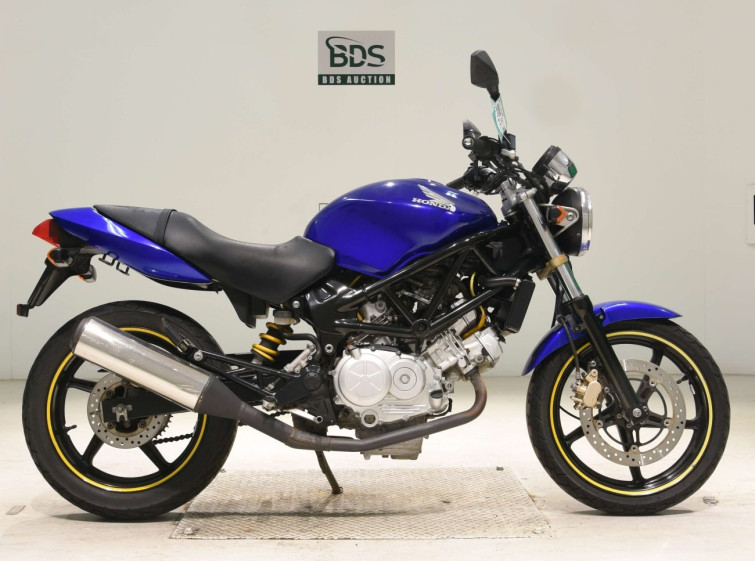 Мотоцикл Honda VTR250 з пробігом 13899 km