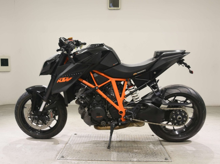 Мотоцикл KTM 1290 SUPER DUKE R з пробігом 28507 km