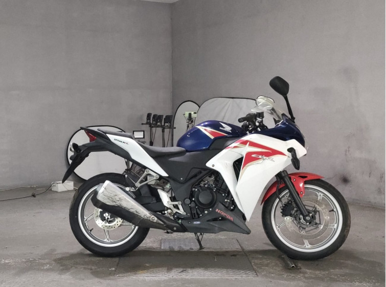 Мотоцикл Honda CBR250R с пробегом 5487 km