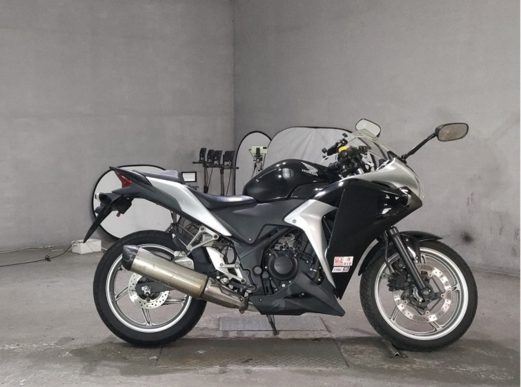 Мотоцикл Honda CBR250R с пробегом 32243 km