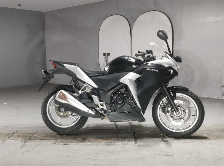 Мотоцикл Honda CBR250R с пробегом 29875 km