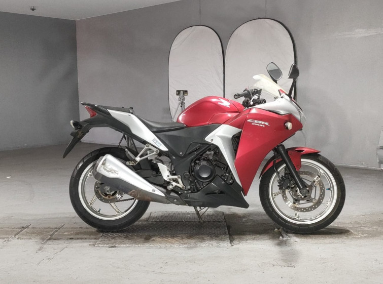 Мотоцикл Honda CBR250R с пробегом 20226 km