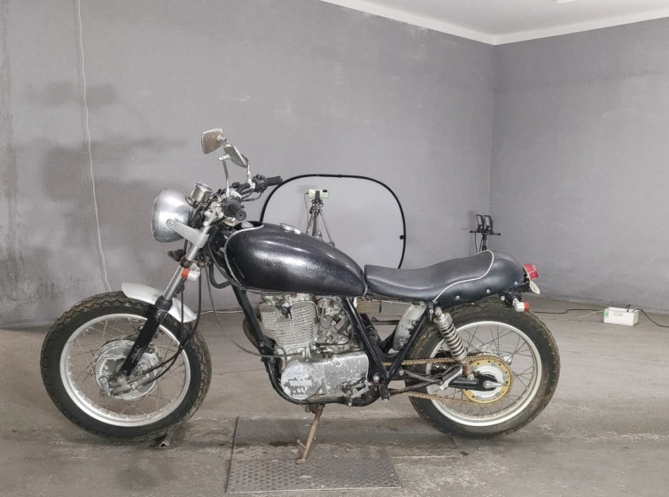 Мотоцикл Yamaha SR400 з пробігом 5694 km