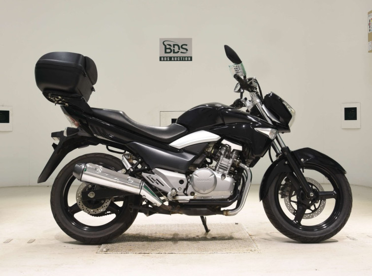 Мотоцикл Suzuki GSR250 з пробігом 13582 km
