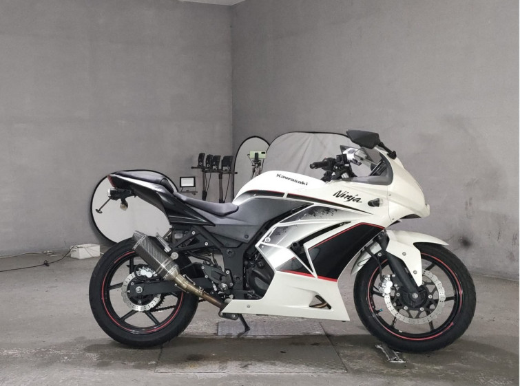 Мотоцикл Kawasaki NINJA250R з пробігом 6233 km